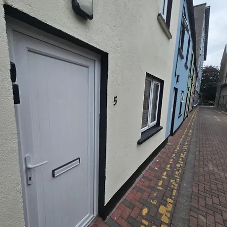 5 Eyre Square Lane * Galway