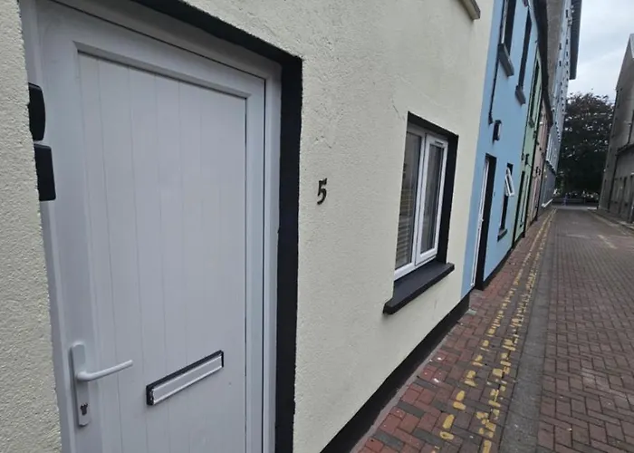 5 Eyre Square Lane * Galway